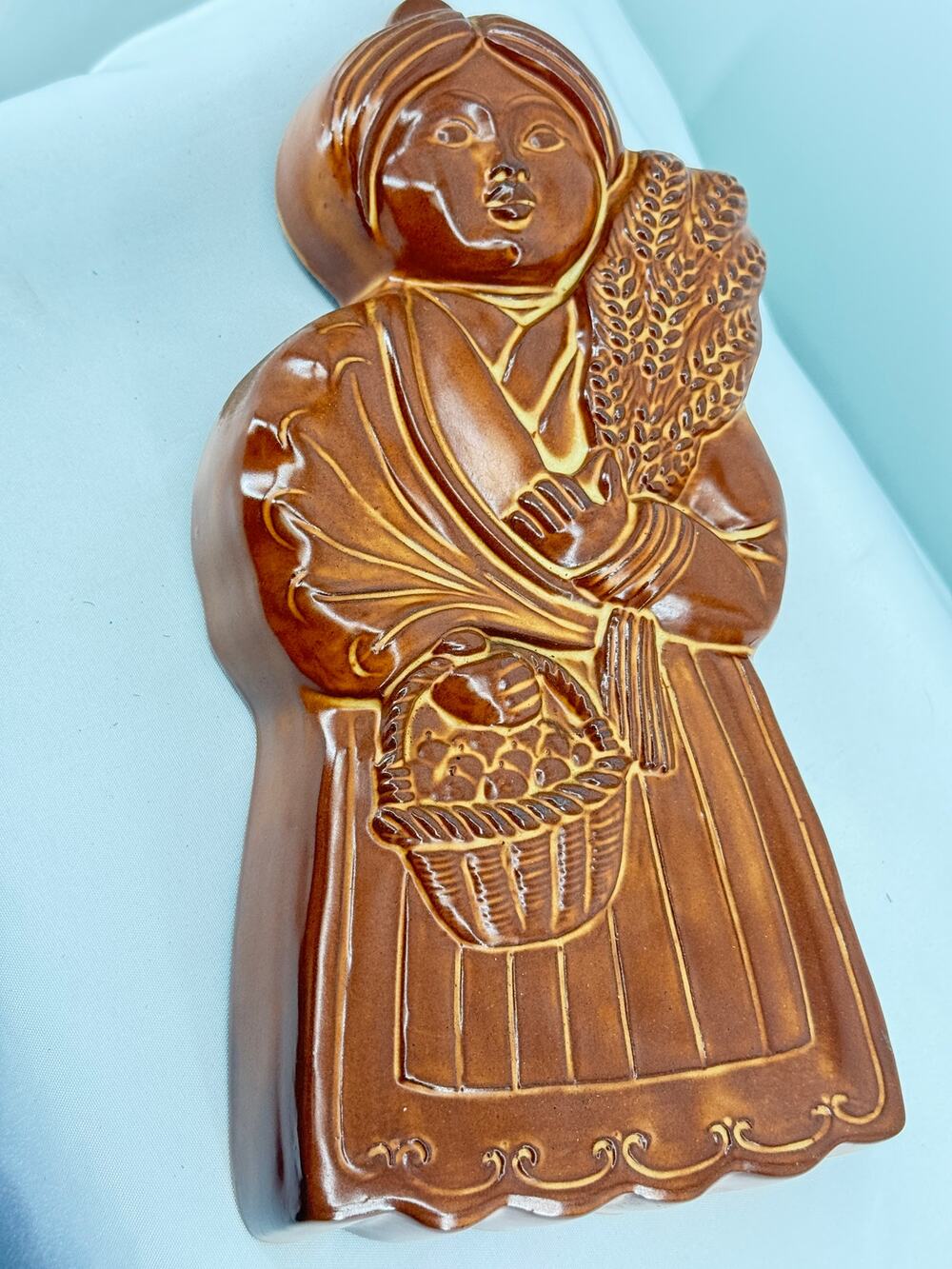 Ceramic Baking Mold Colonial Woman Brown Glazed Kitchen Wall Decor Harvest 13x6